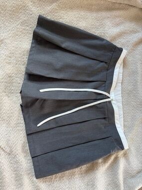 Size M Haute Monde Gray Pleated Drawstring Skort with White Waistband